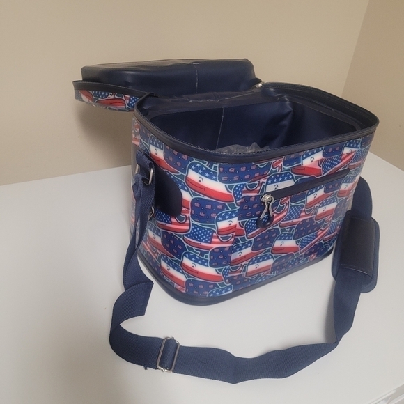 Vineyard Vines  Whale and USA Flag Red White & Blue 12 Can Cooler NWT - Picture 5 of 12